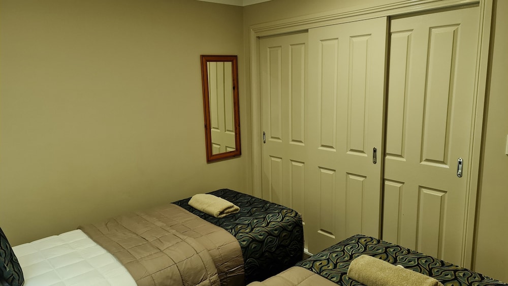 Edward Parry Motel & Apartments 20/57