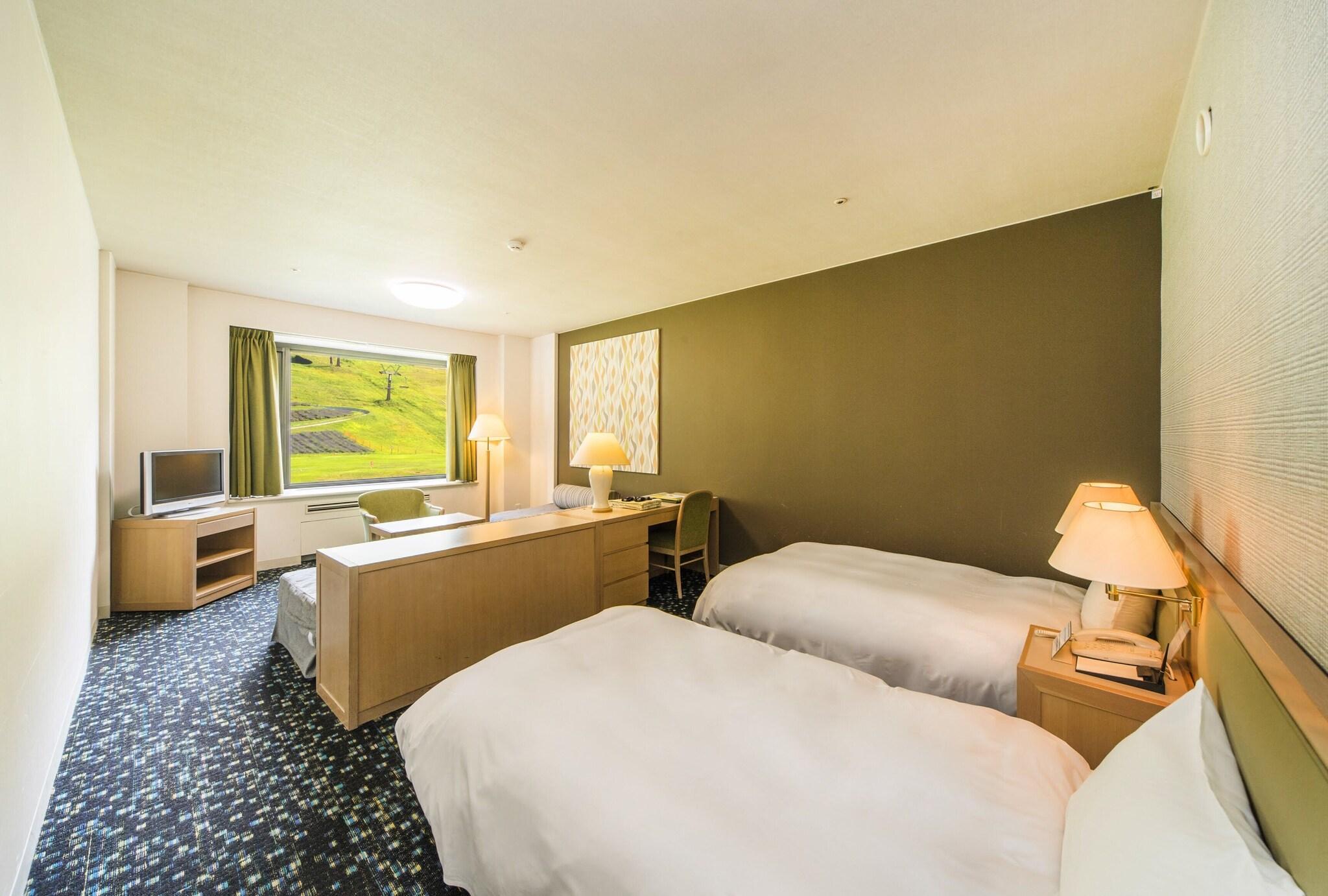 Basic, Twin Beds