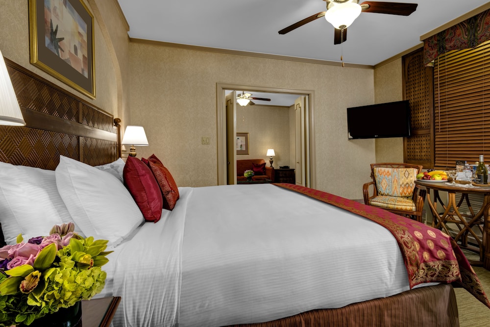 SUITE, KING BED