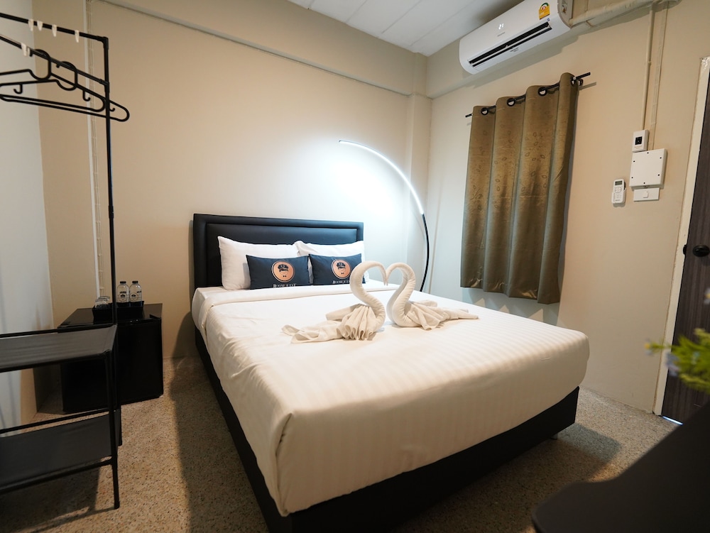 RQ Bangkok Huai Khwang by Collection O 28/61