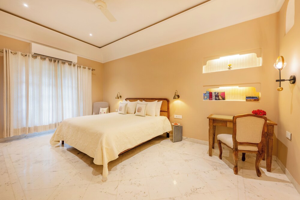 Niravi Jaipur 13/50