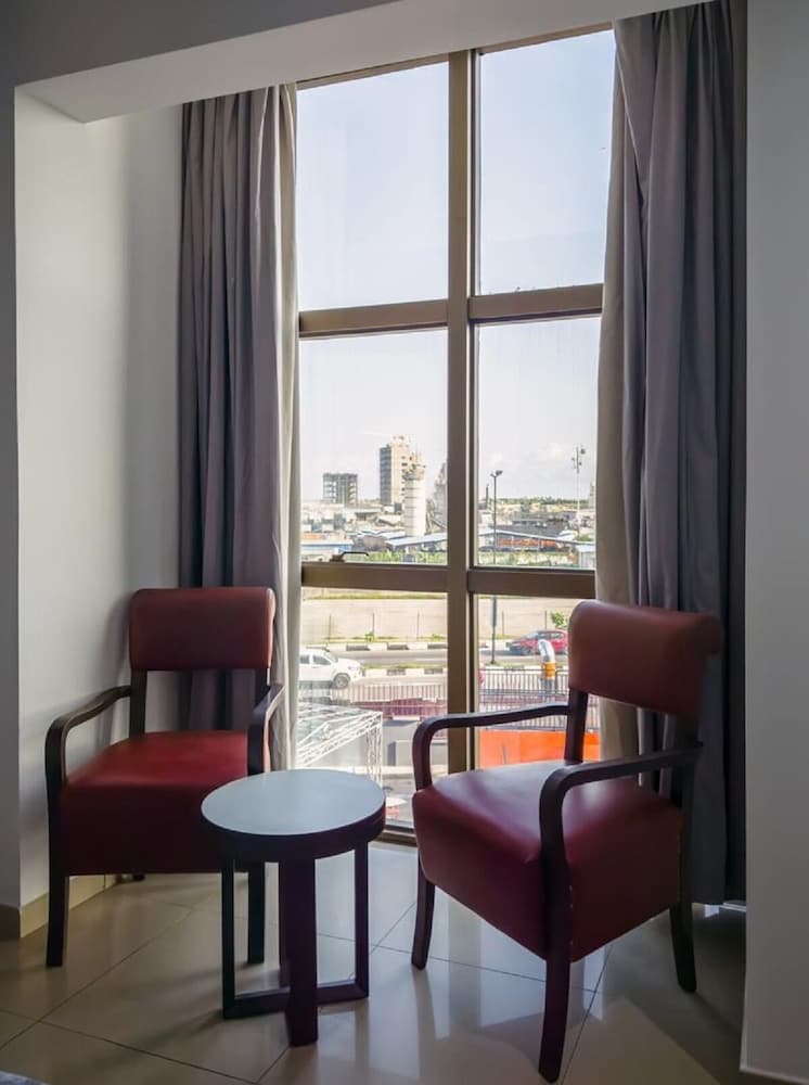 The Avenue Suites 23/46