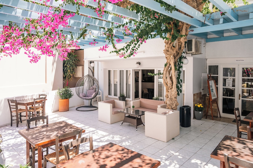 NARKISSOS HOTEL 31/50