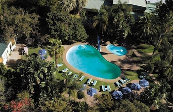 SAFARI LODGE HOTEL & CONVENTION CENTRE 46/50