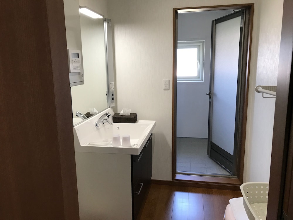 Tsuru Apartments 16/56