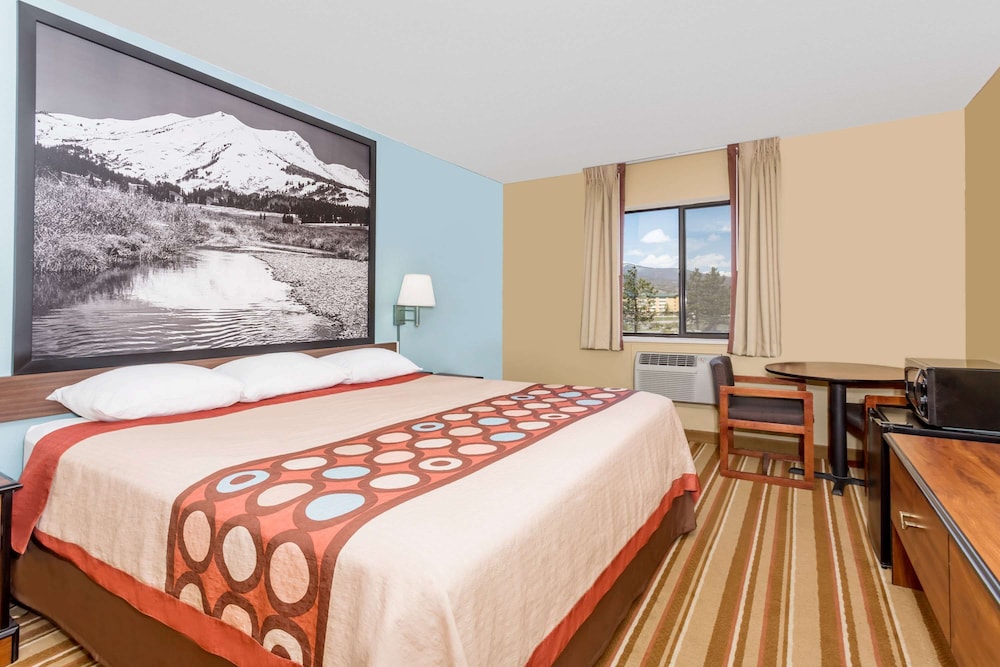 Super 8 by Wyndham Dillon/Breckenridge Area 7/25
