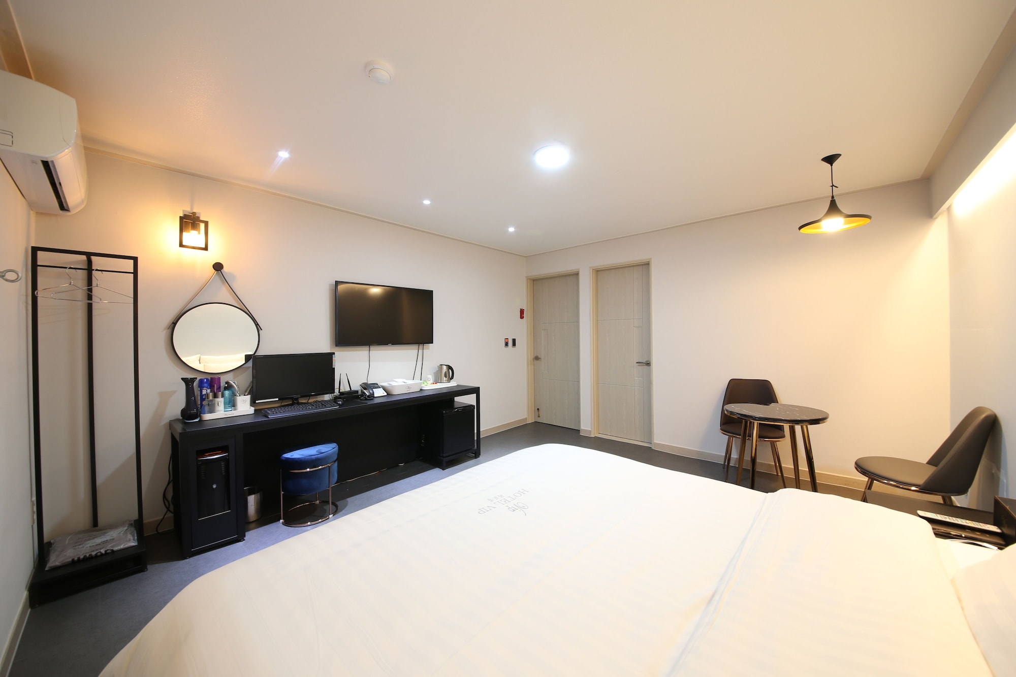 Standard, King Bed