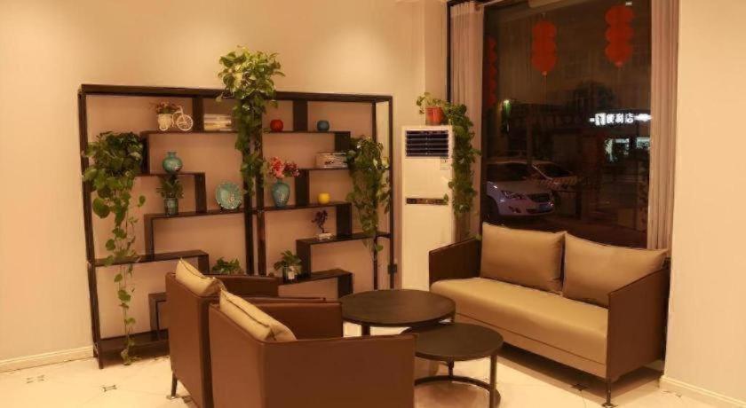 Shell Hebi Qi County Qi River Road Hotel 40/44