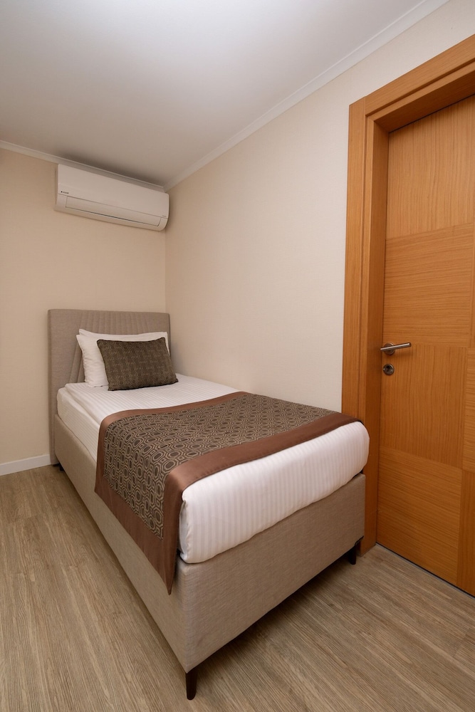 Pera Arya Hotel 30/71