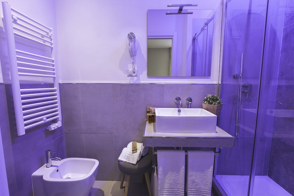 Colonna Luxury Suites 27/29