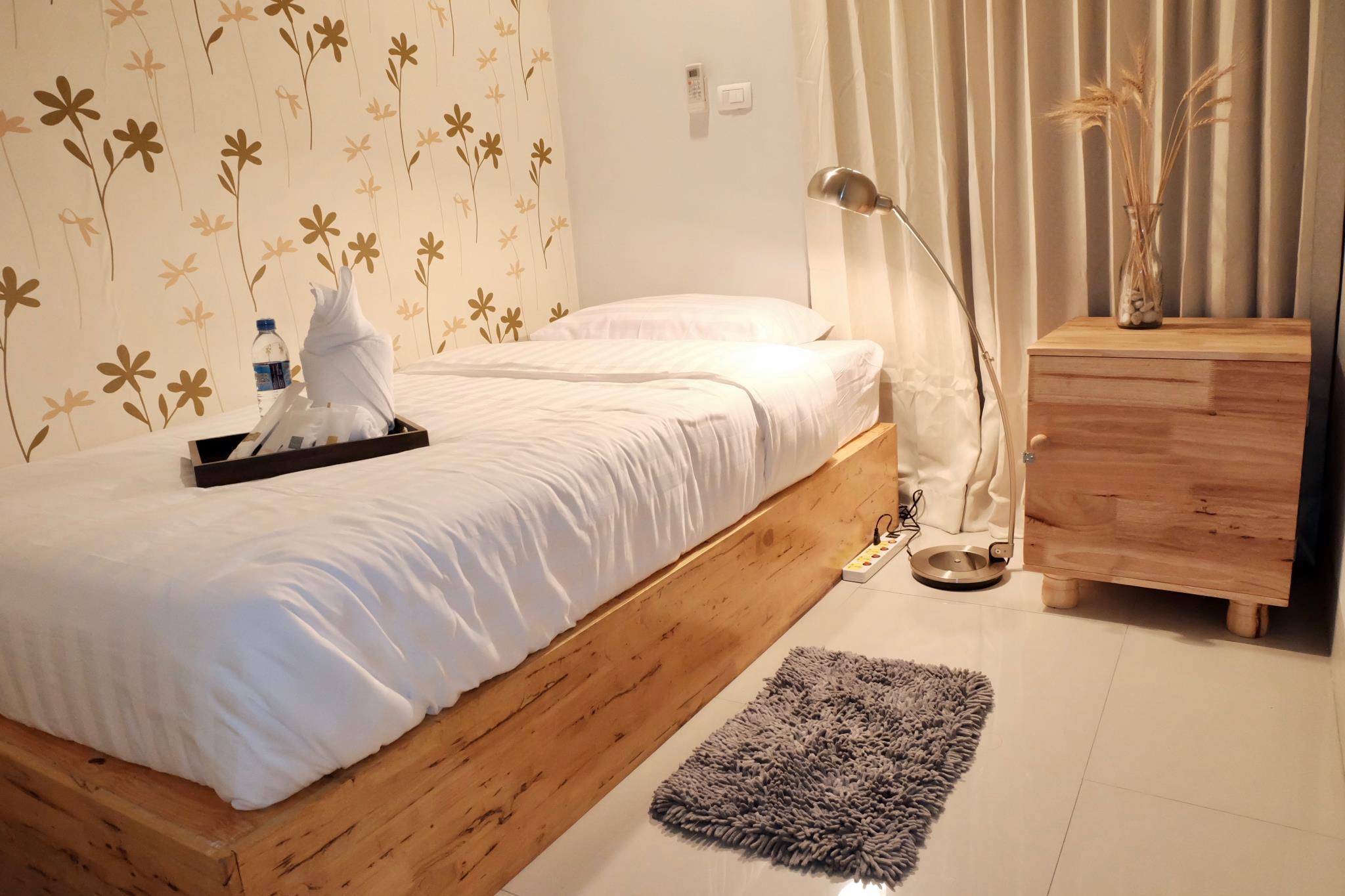 Female Dorm, Female Only