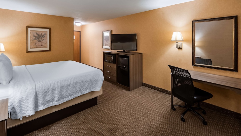 Best Western Plus North Canton Inn & Suites 21/62