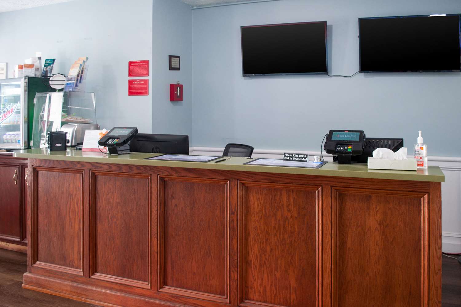 Econo Lodge Inn & Suites South 3/27