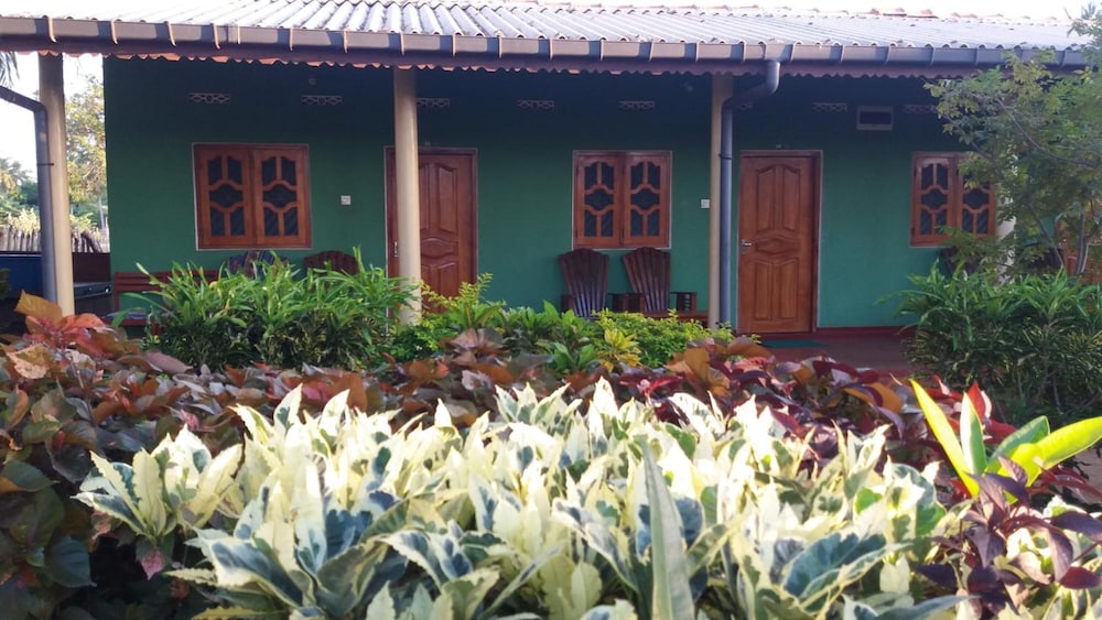 Sea Zone Hotel Nilaveli 5/49