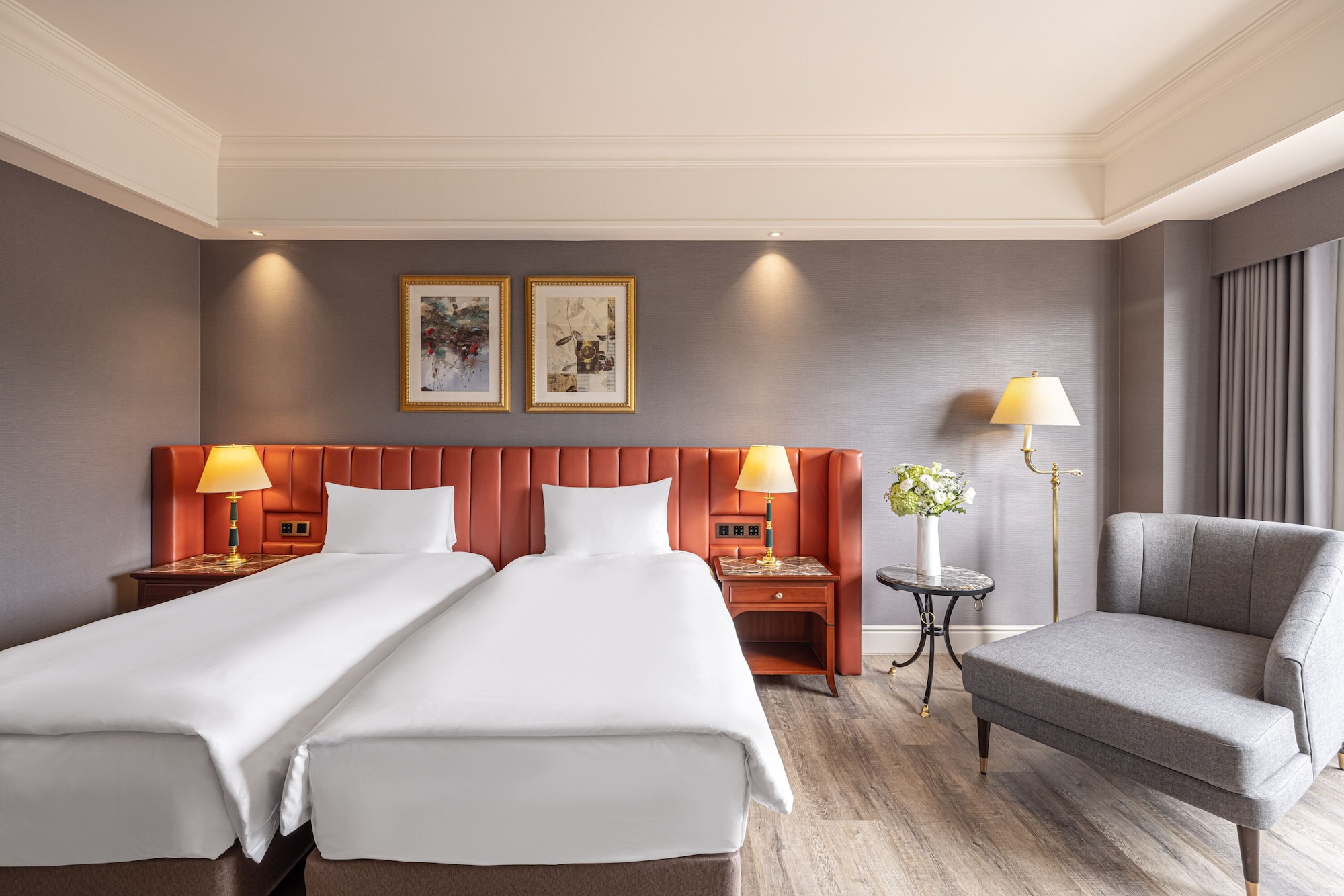 DELUXE, TWIN BEDS