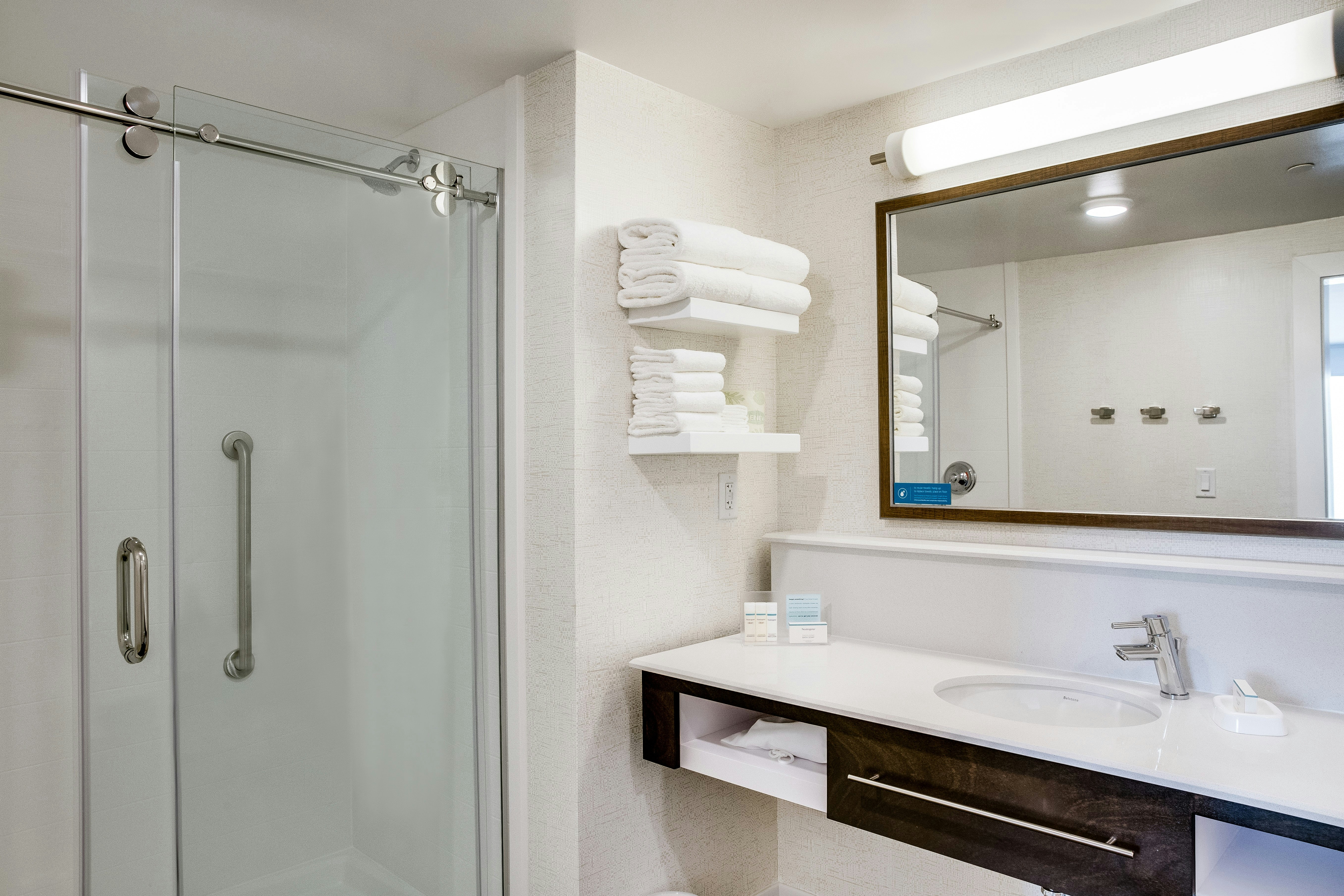 SUITE, KING BED, CITY VIEW