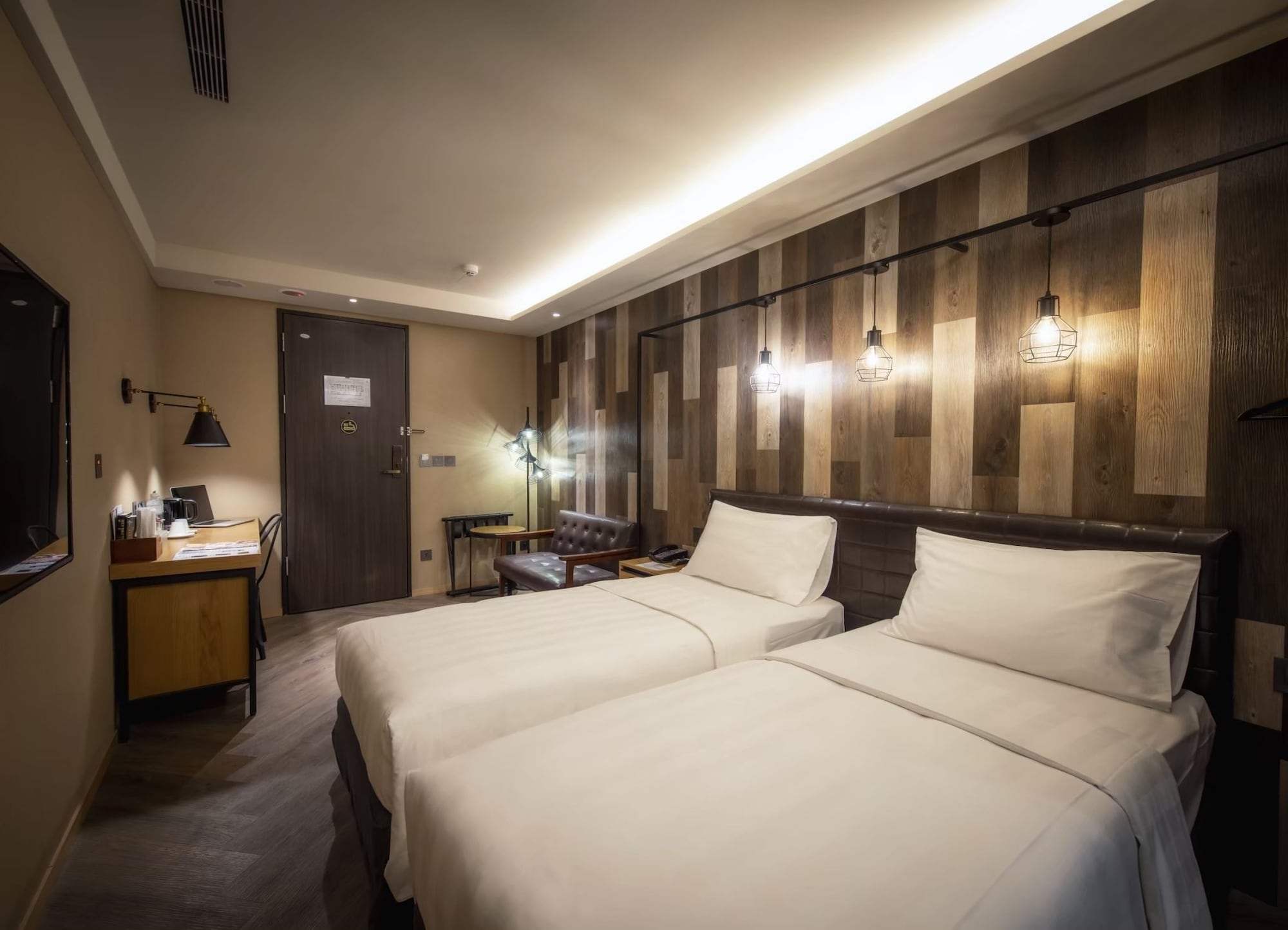 Room, Twin Beds, No Window
