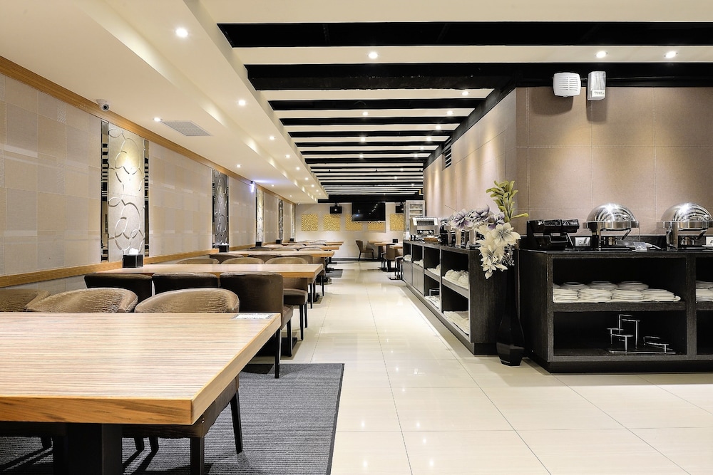 J Hotel 44/60
