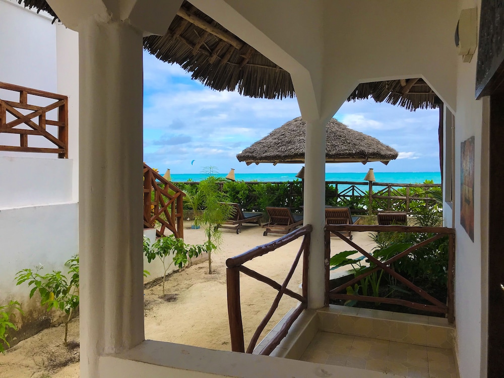 Jambiani White Sands Beach Bungalows 60/68