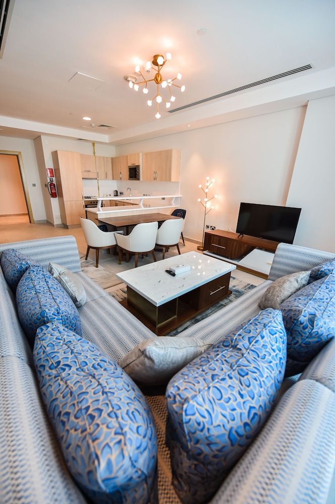 Waterfront Hotel Apartment 34/54