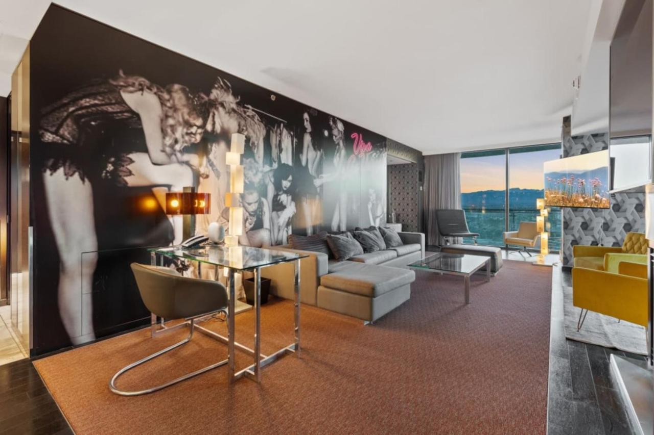 The Celine Riviera Suite at Palms Place 25/42