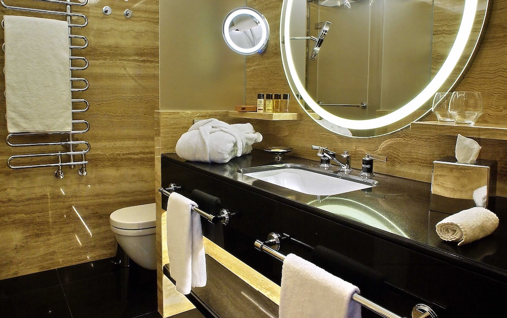 Hotel Montaigne 25/69