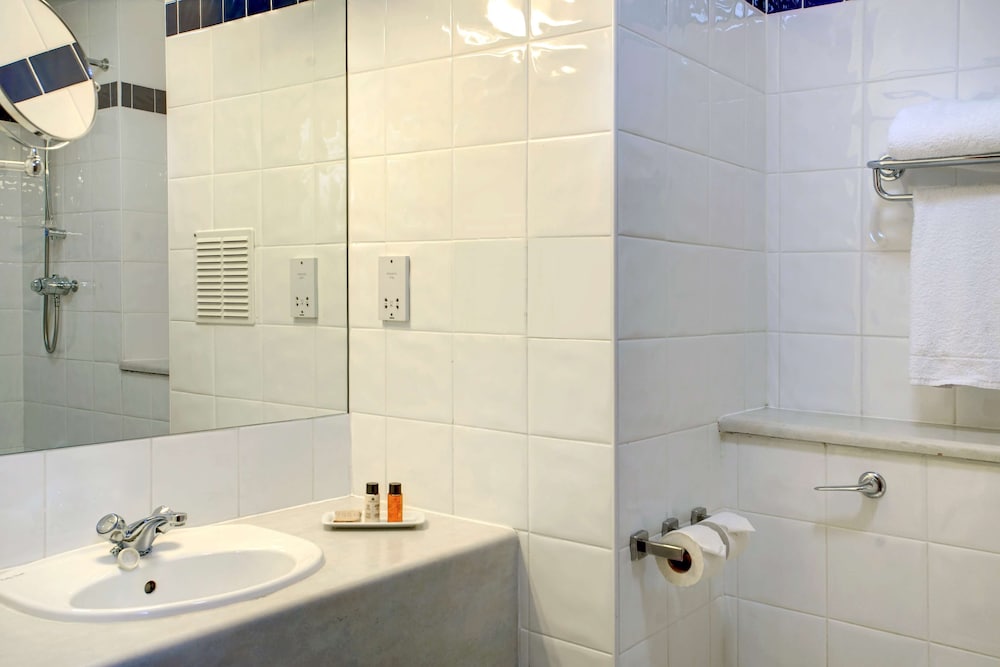 Best Western Plough & Harrow Hotel 8/49
