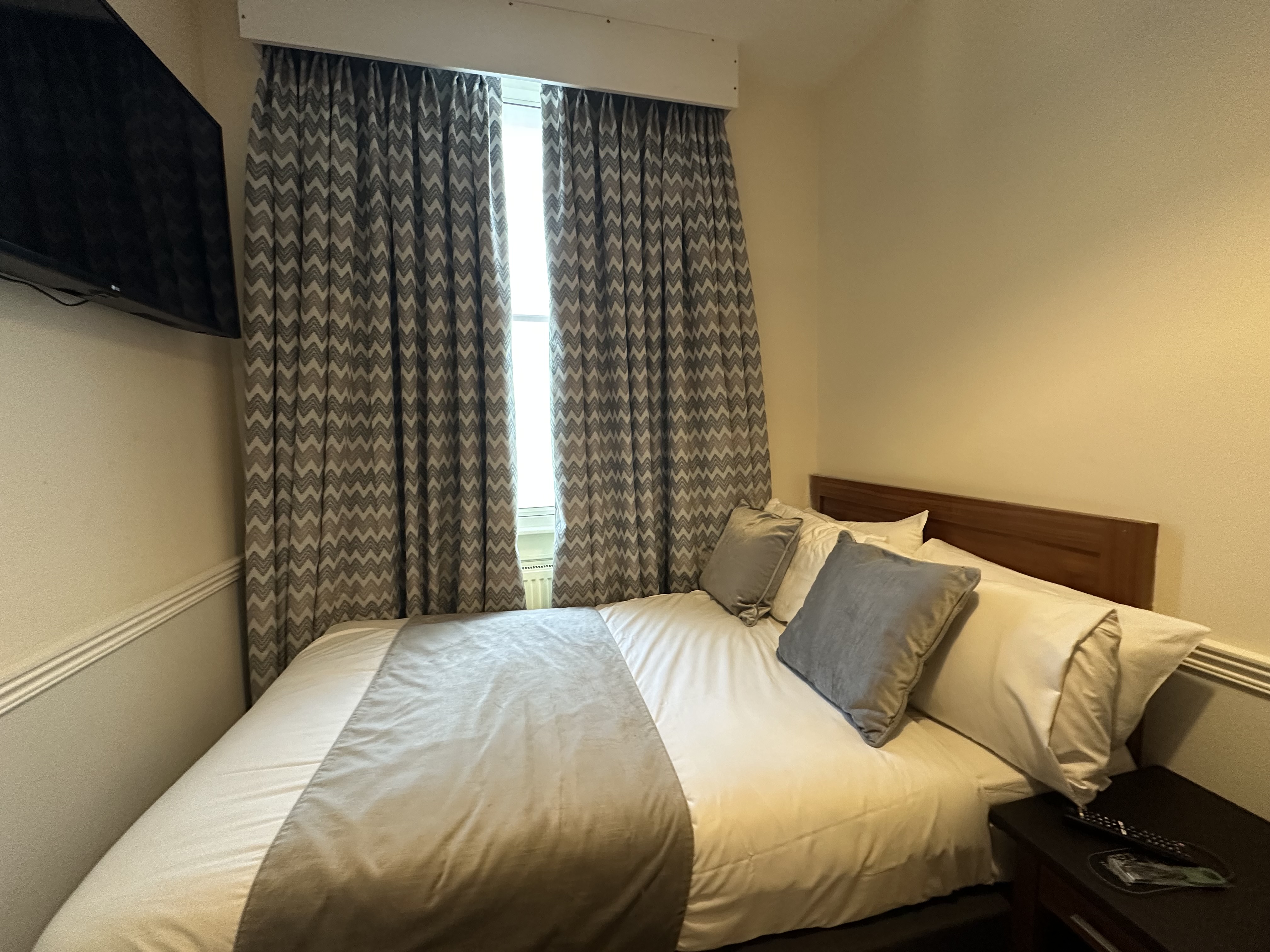 Room, Queen Bed
