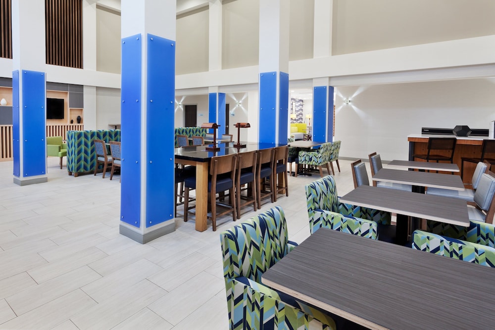 Holiday Inn Express Suites Montgomery E Eastchase 44/52