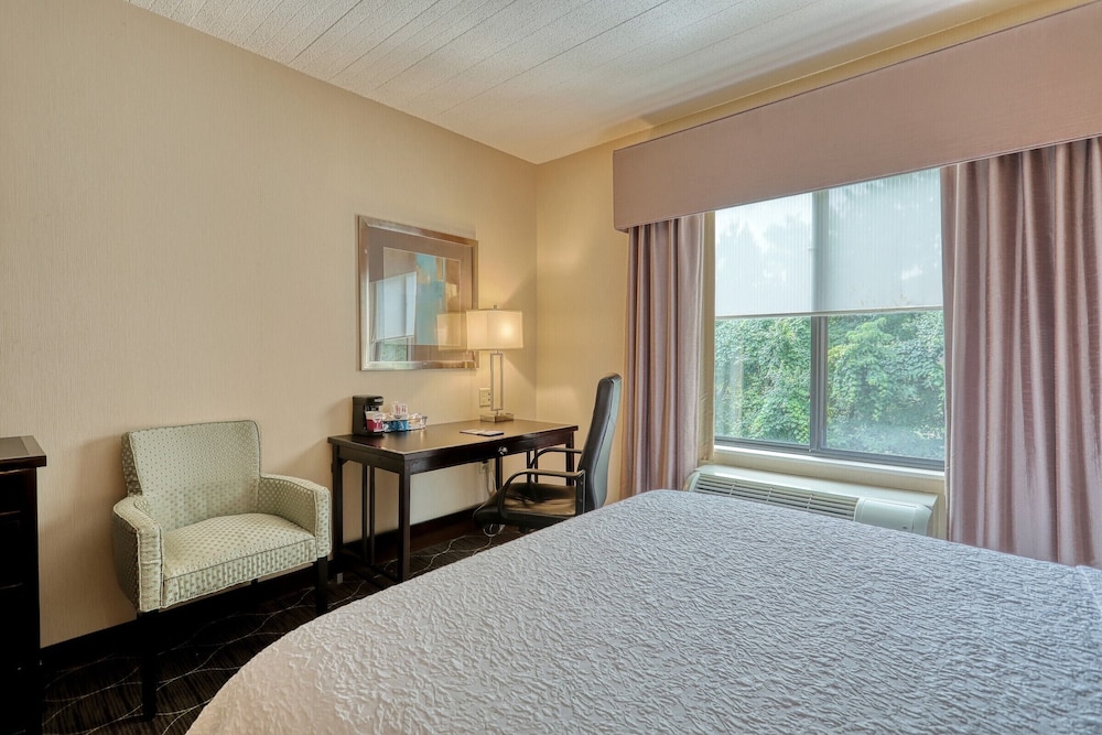 Hampton Inn & Suites Parsippany/North 19/55