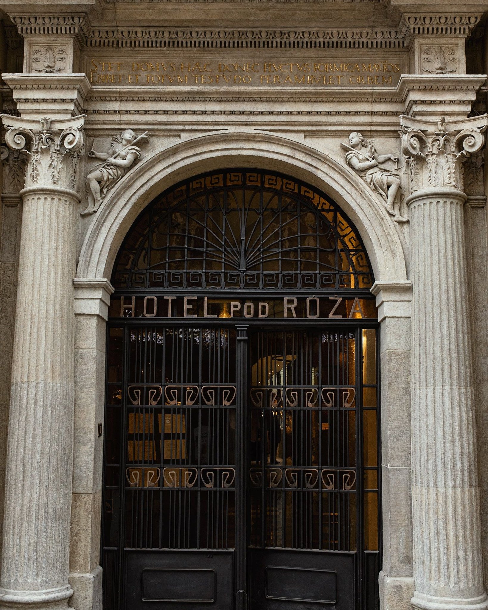 Hotel Pod Roza 1/40