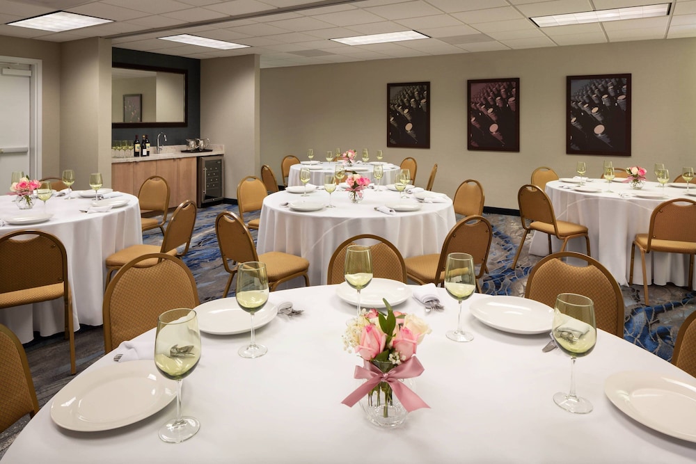 Fairfield Inn and Suites Napa Valley American Canyon 24/31