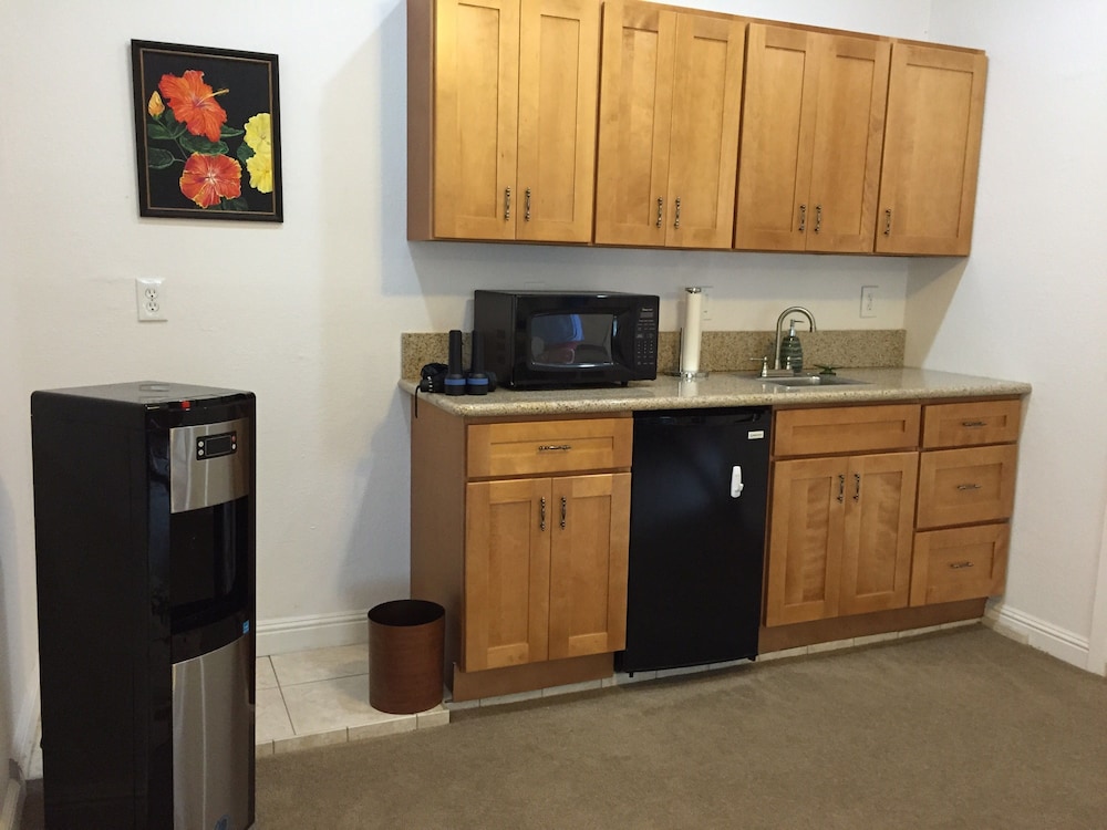 Volcano Acres Ranch Bed and Breakfast 11/75