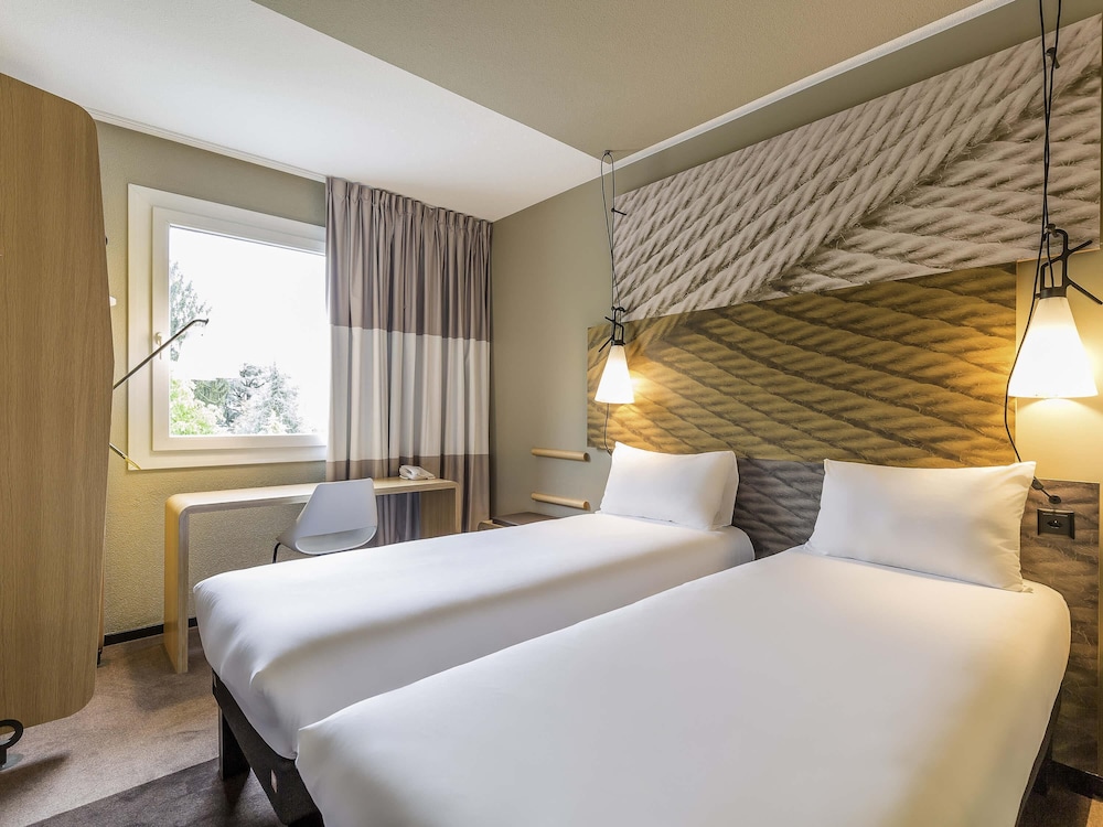IBIS GENEVE AEROPORT 15/66
