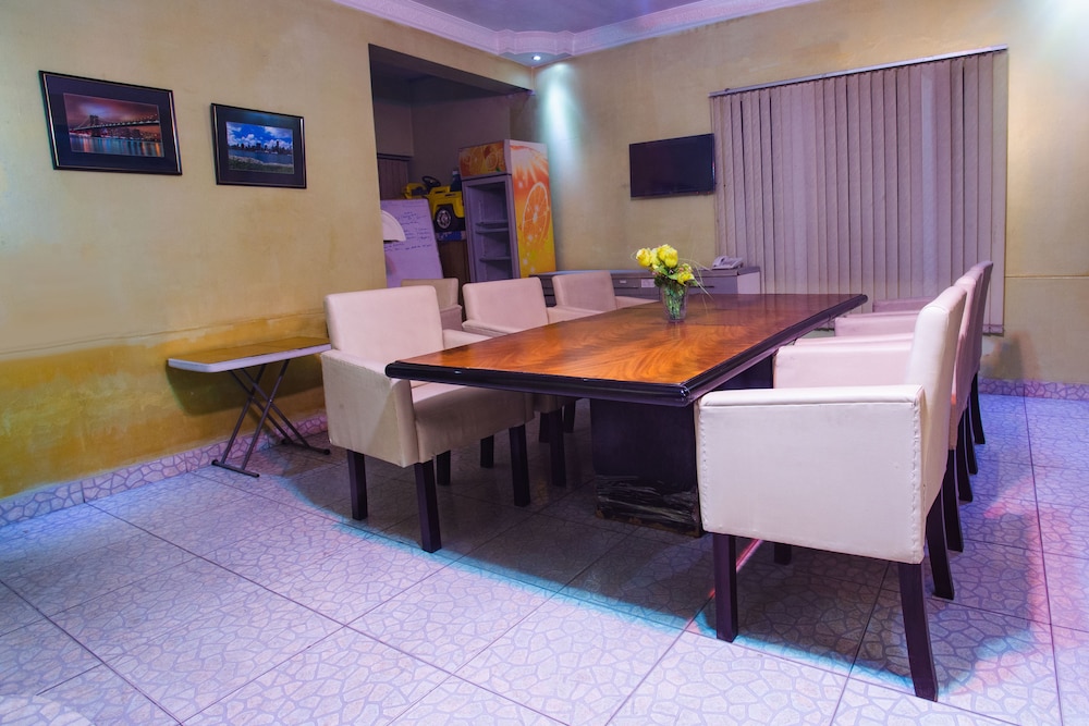 Babylon Garden Serviced Apartments 65/75