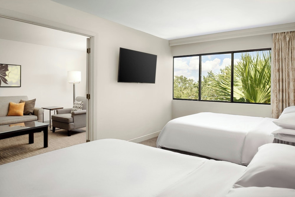 1 BEDROOM, SUITE, 2 QUEEN BEDS, SOFA
