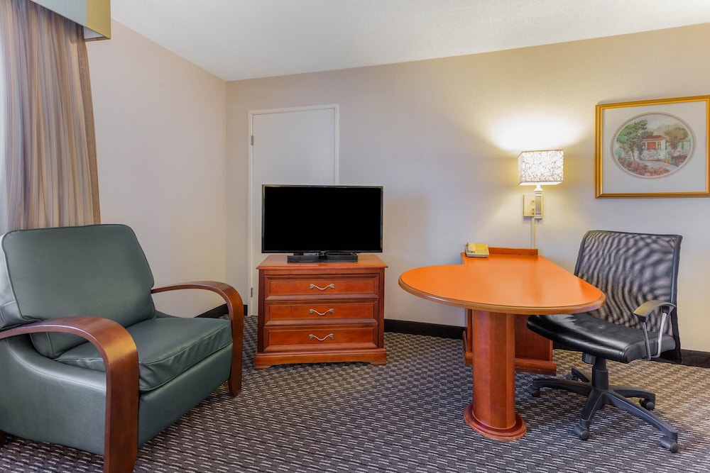 La Quinta Inn & Suites By Wyndham Chicago Gurnee 44/51