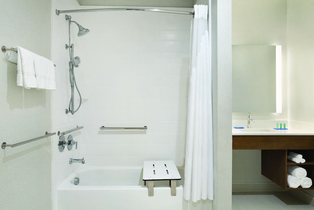 Holiday Inn Express & Suites Mcallen - Medical Center Area 20/54