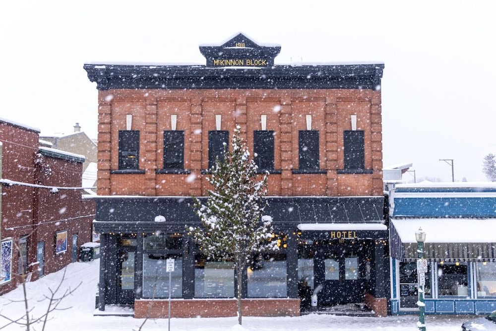 Eleven Revelstoke Lodge 3/58