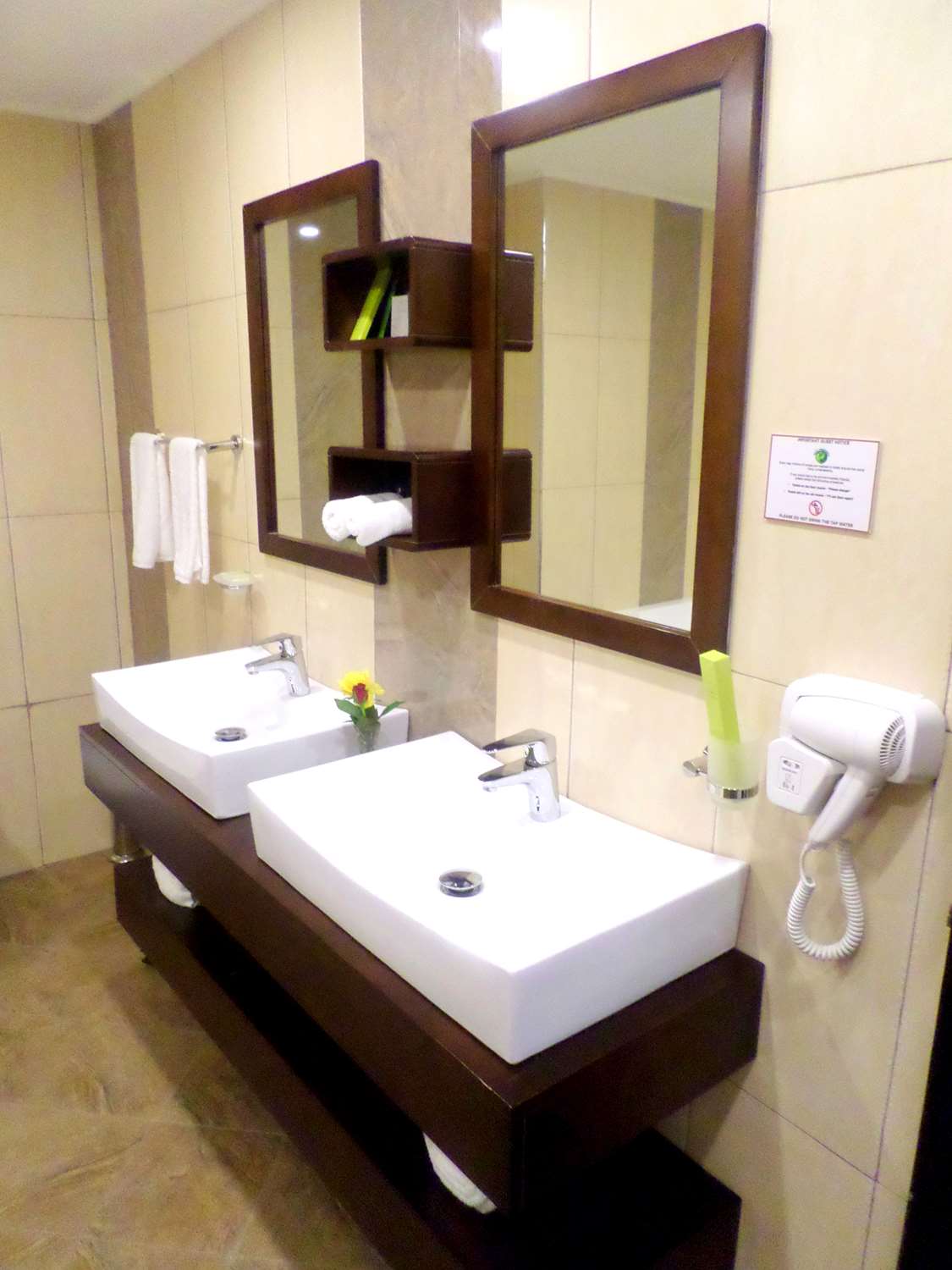 جناح بسرير كينج، Best Western Premier Garden Hotel Entebbe 3/3