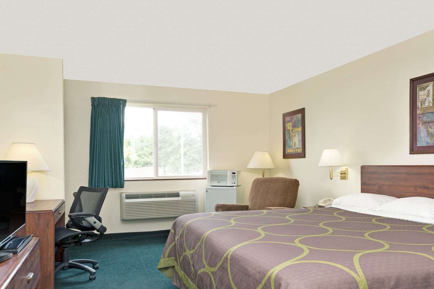 Super 8 by Wyndham Windsor 9/29