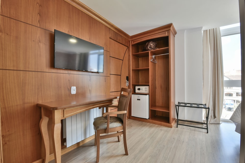 Micheline Hotel Tricot 57/71