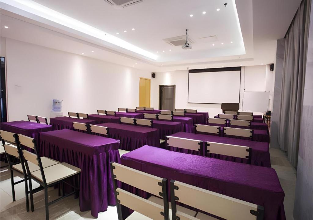 City Comfort Inn Zhanjiang Chikan Overpass 51/54