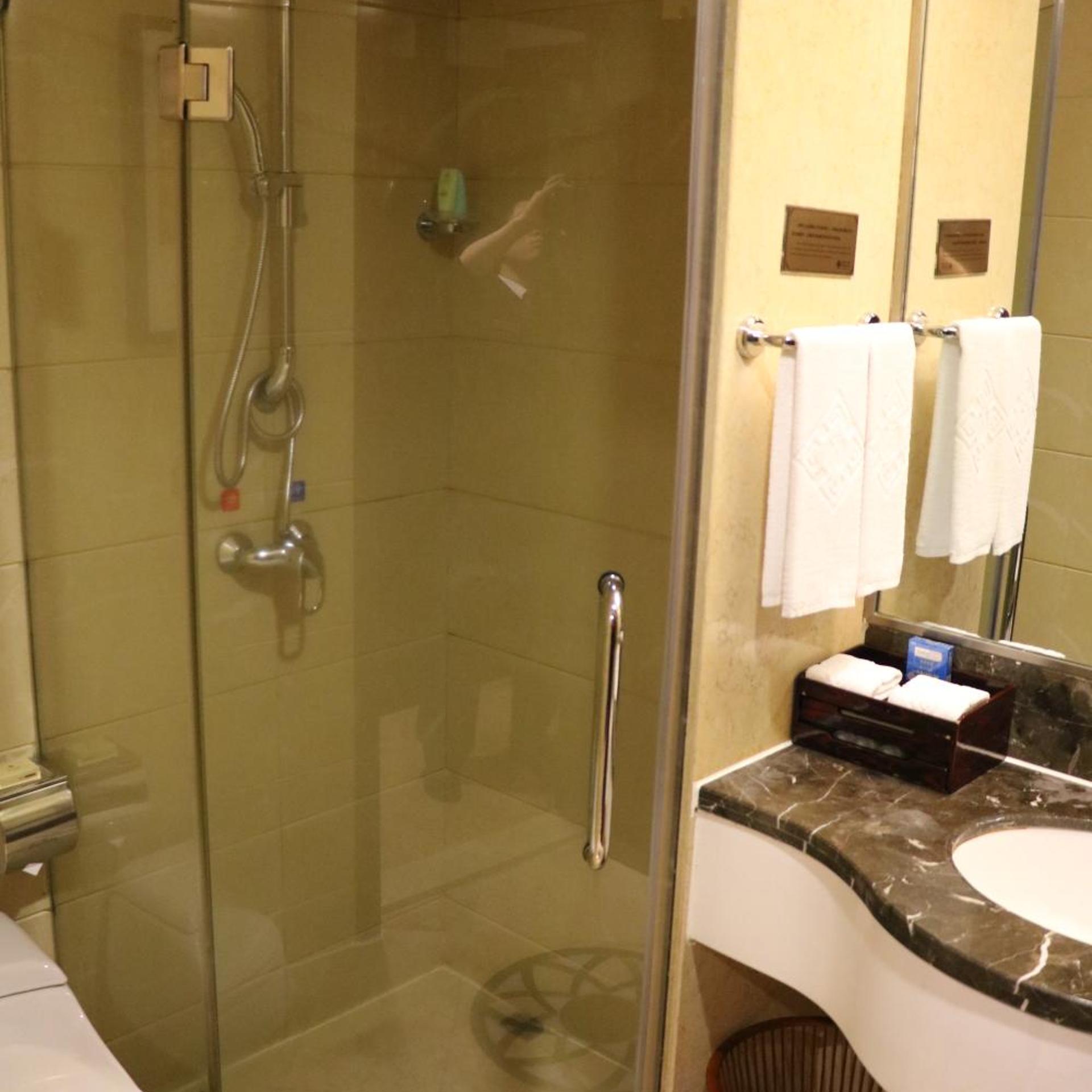Rongjiang Hotel 68/74