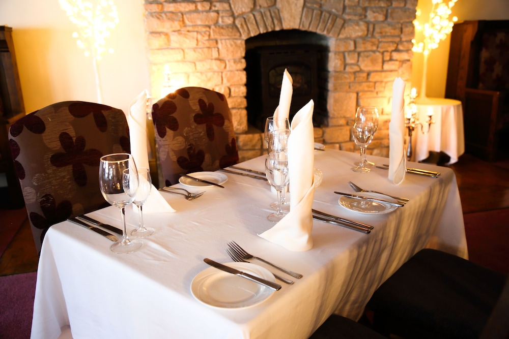 Mulroy Woods Hotel 30/36
