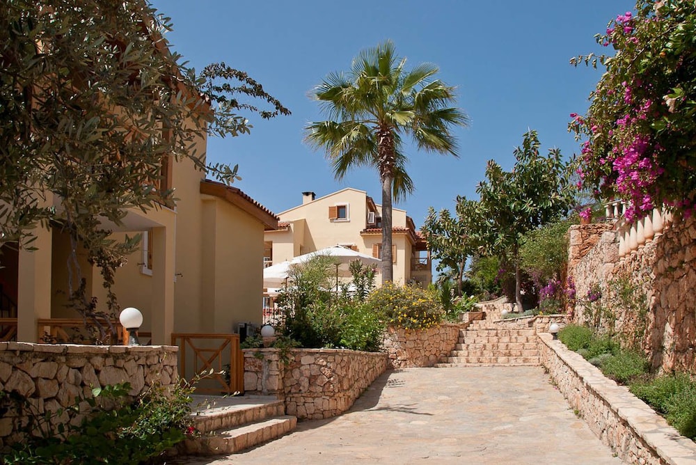 Lycia Hotel 56/65