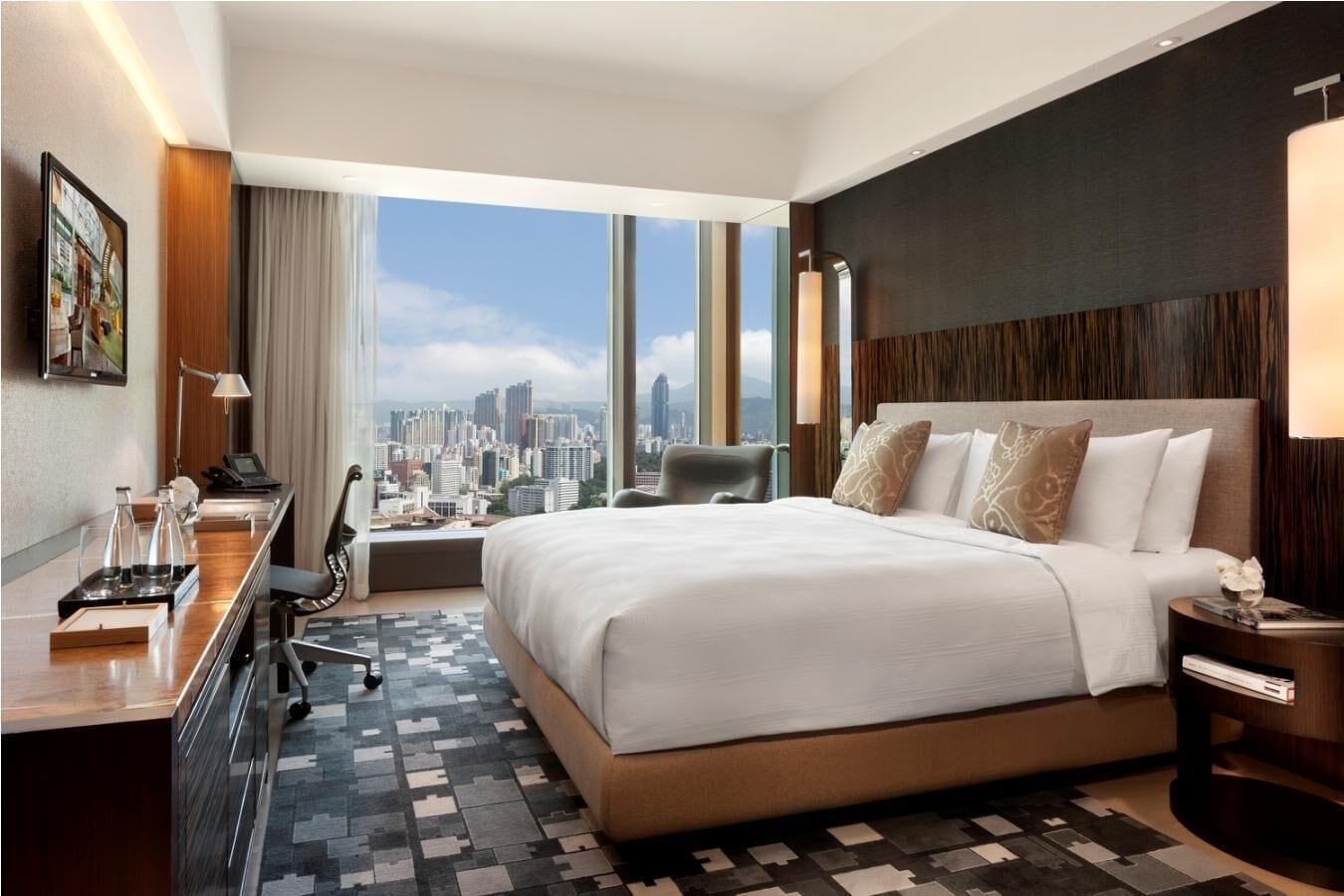 ICON 36, TWIN BEDS, CITY VIEW
