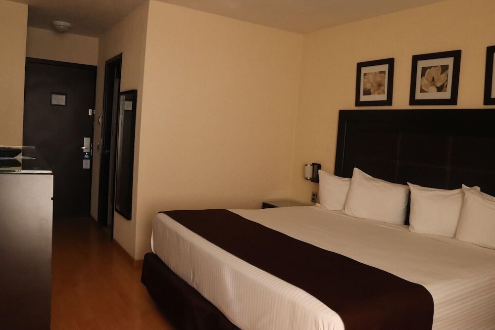 Santa Irene Hotel Guadalajara 11/26