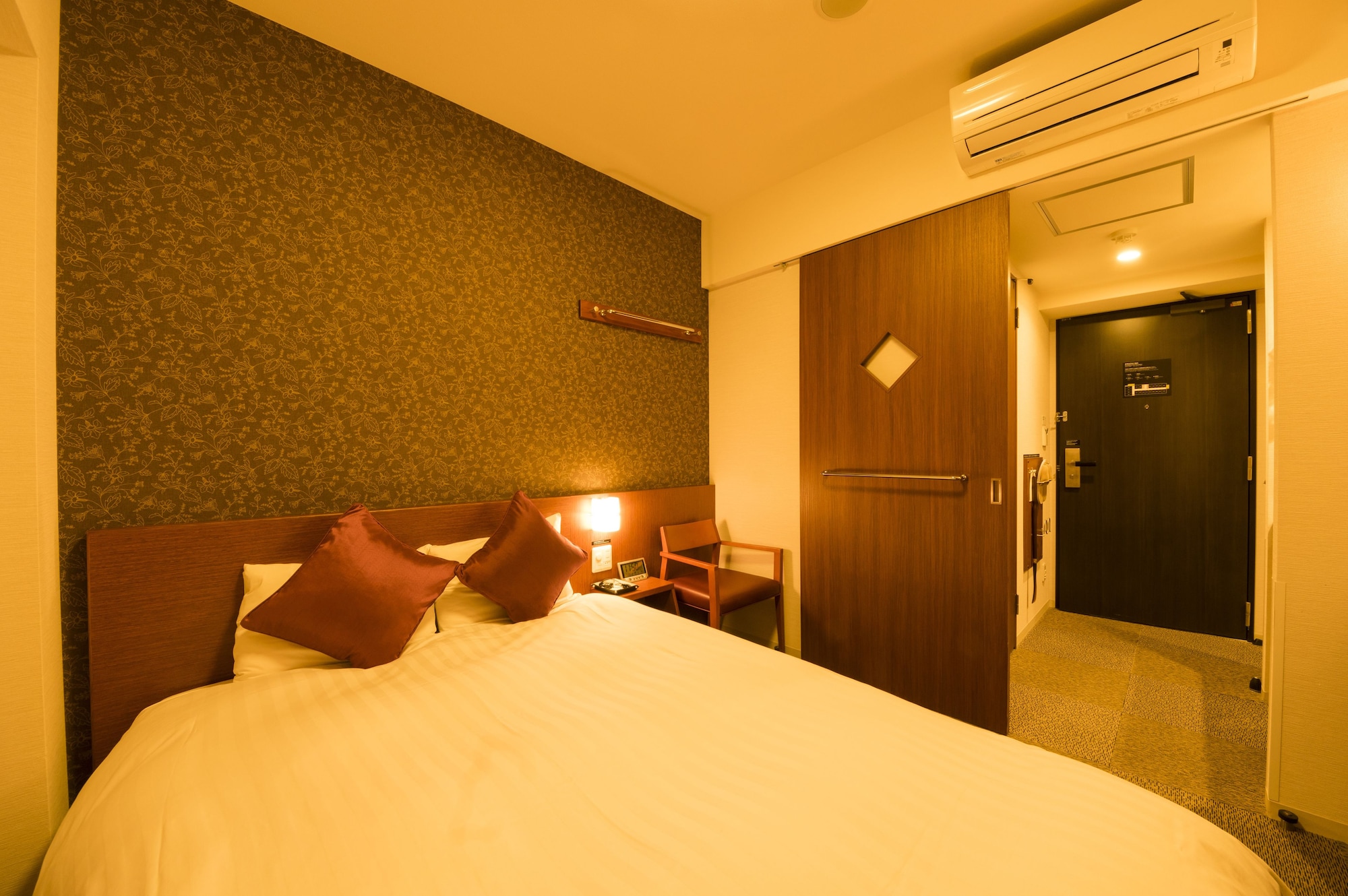 MODERATE, DOUBLE BED
