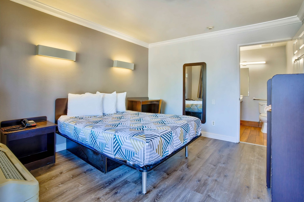 Motel6 Menifee, CA 37/71